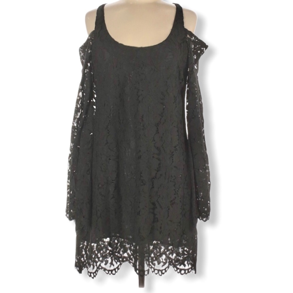 CHASER Black Lace Cold Shoulder Long Sleeve Cocktail Dress